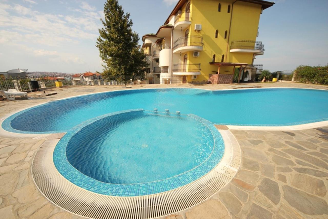 Menada Green Hills Apartments Созополь Экстерьер фото
