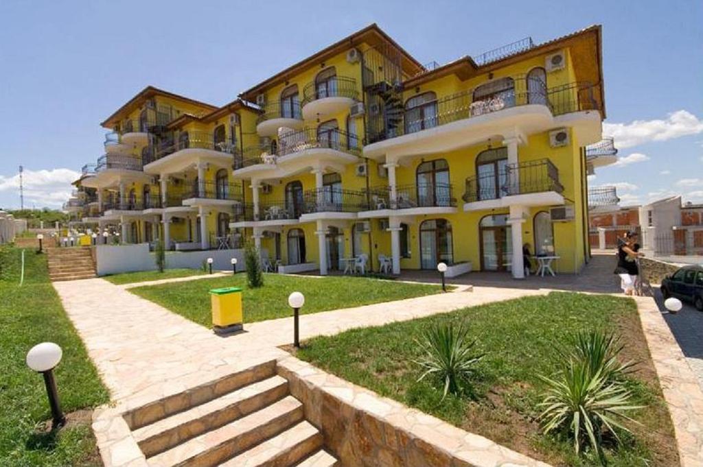 Menada Green Hills Apartments Созополь Экстерьер фото