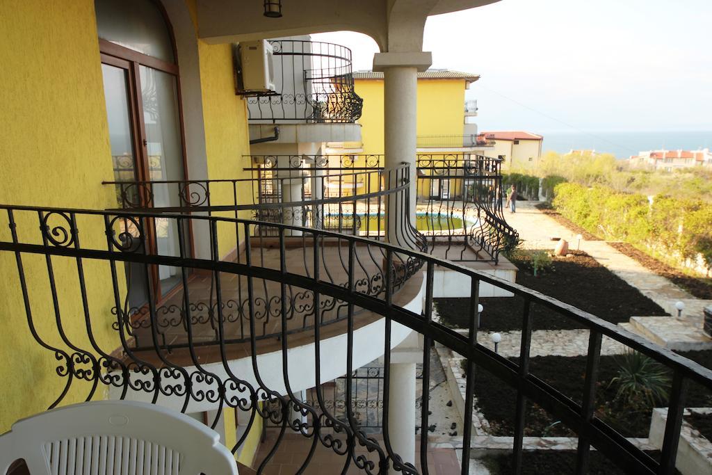 Menada Green Hills Apartments Созополь Экстерьер фото