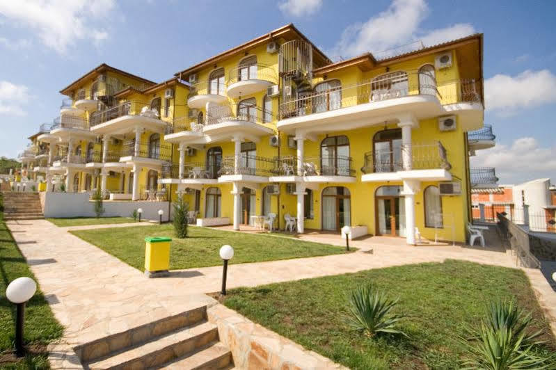 Menada Green Hills Apartments Созополь Экстерьер фото