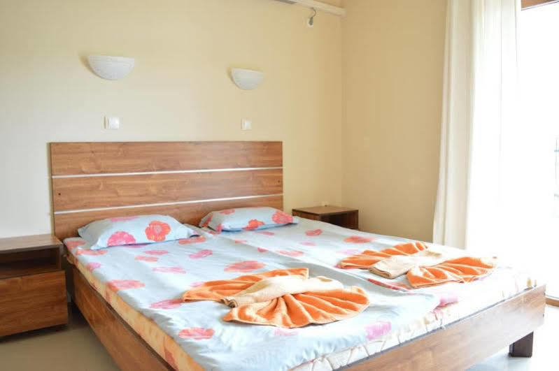 Menada Green Hills Apartments Созополь Экстерьер фото
