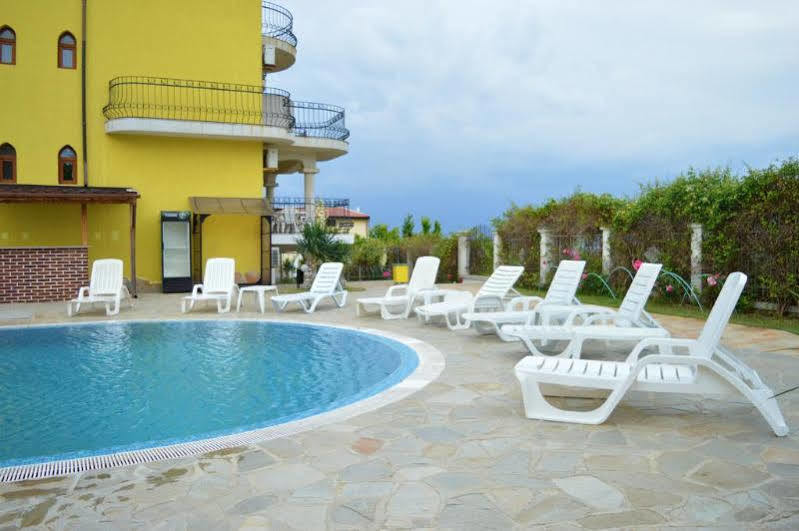 Menada Green Hills Apartments Созополь Экстерьер фото
