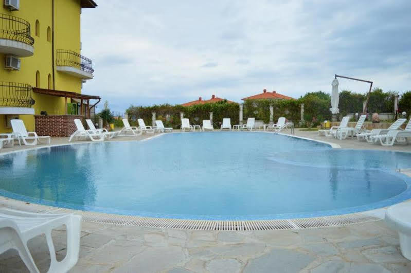 Menada Green Hills Apartments Созополь Экстерьер фото