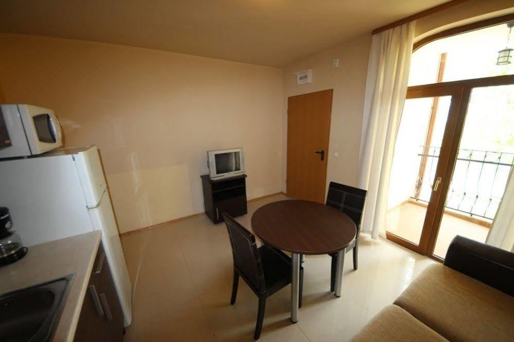 Menada Green Hills Apartments Созополь Экстерьер фото