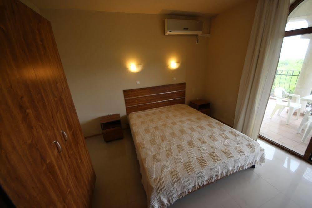 Menada Green Hills Apartments Созополь Экстерьер фото