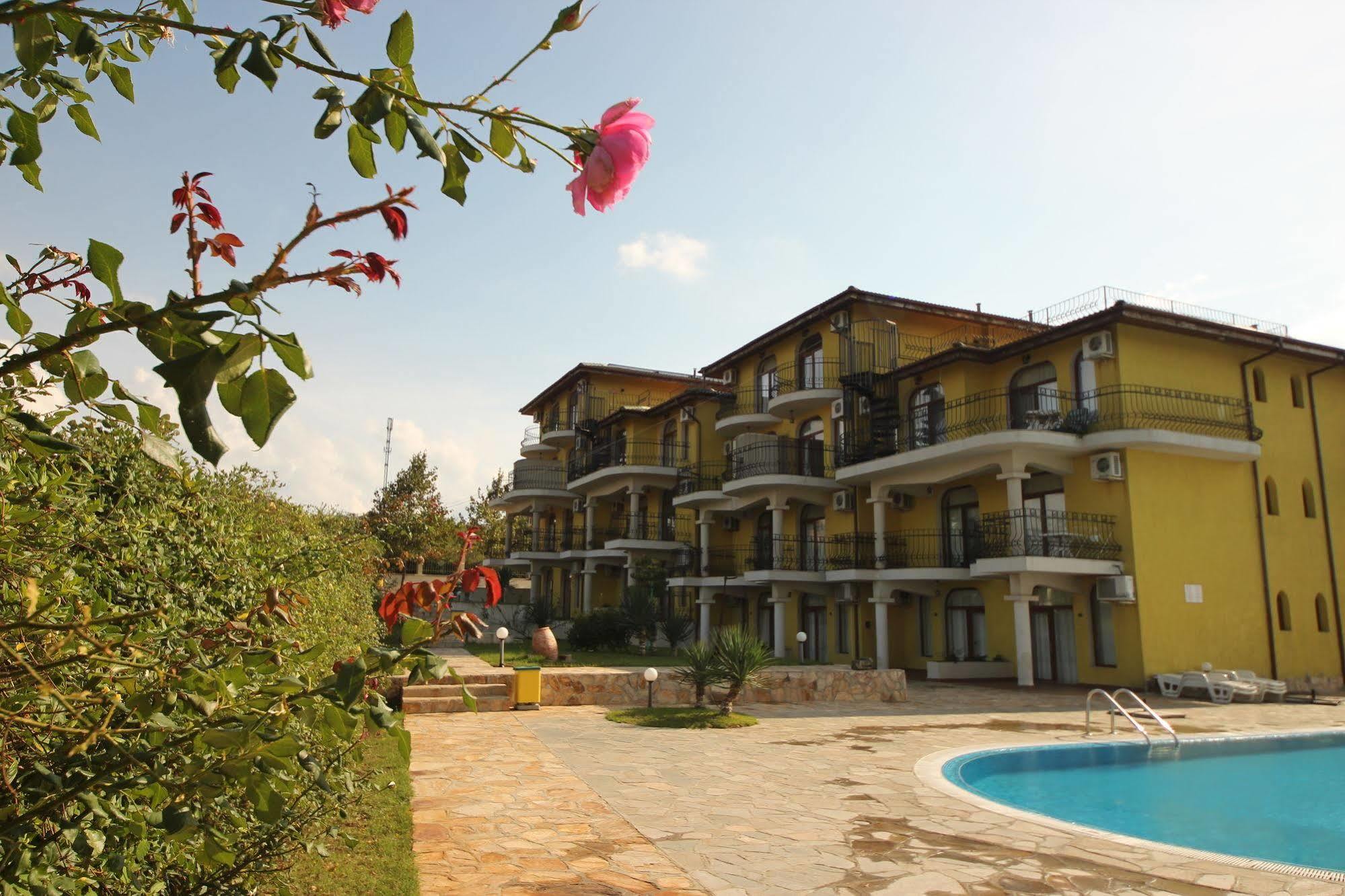Menada Green Hills Apartments Созополь Экстерьер фото